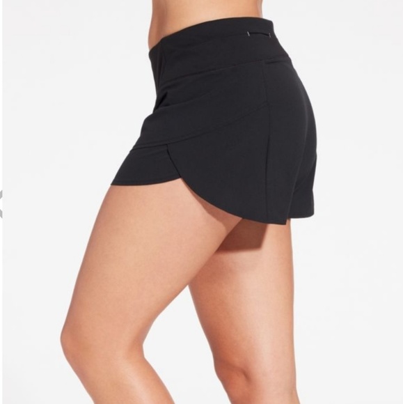 Calia Carrie Underwood Anywhere Petal Hem Shorts - Picture 3 of 7